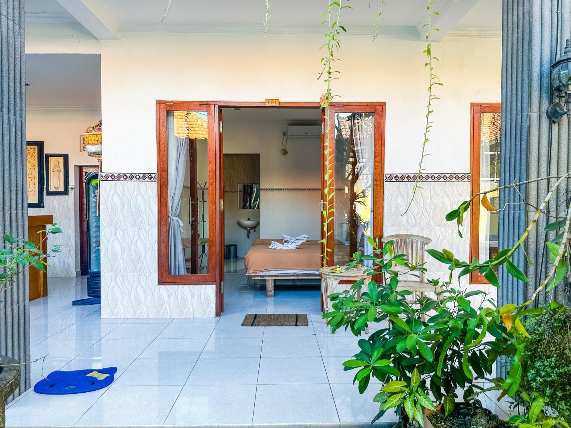 Sanata Yoga Guesthouse Canggu Eksteriør billede