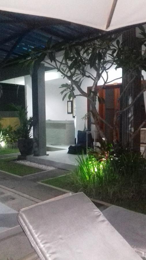 Sanata Yoga Guesthouse Canggu Eksteriør billede