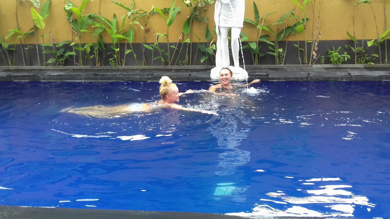 Sanata Yoga Guesthouse Canggu Eksteriør billede